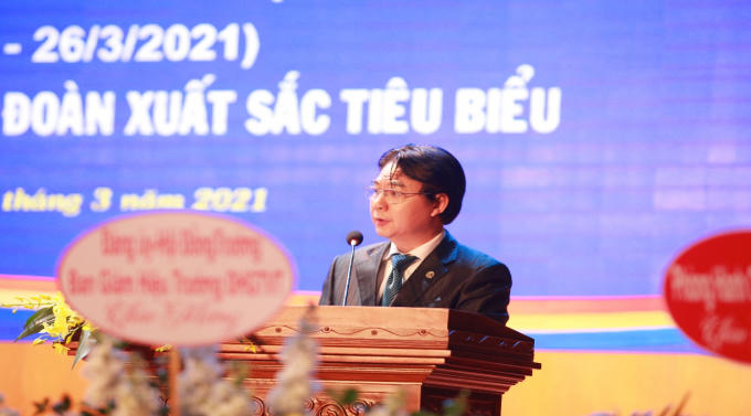 PGS.TS Nguyễn Văn Long – Chủ tịch Hội đồng Trường ĐH GTVT thay mặt Nhà trường chúc mừng Đoàn Thanh niên Trường nhân kỷ niệm 90 năm ngày thành lập Đoàn Thanh niên Cộng sản Hồ Chí Minh.