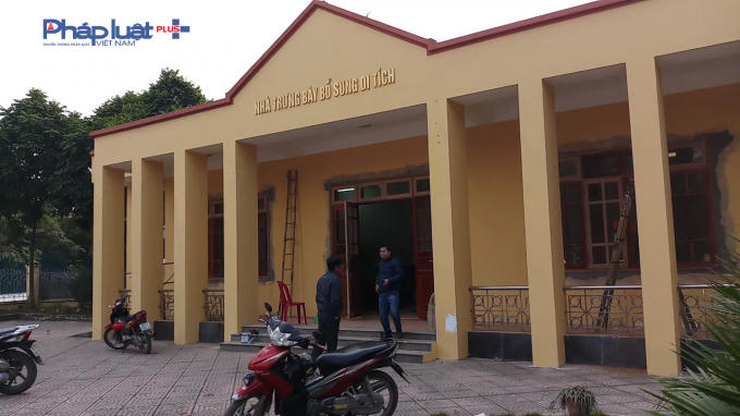 Công trình nhà trưng bày bổ sung di tích đang được tu sửa lại.