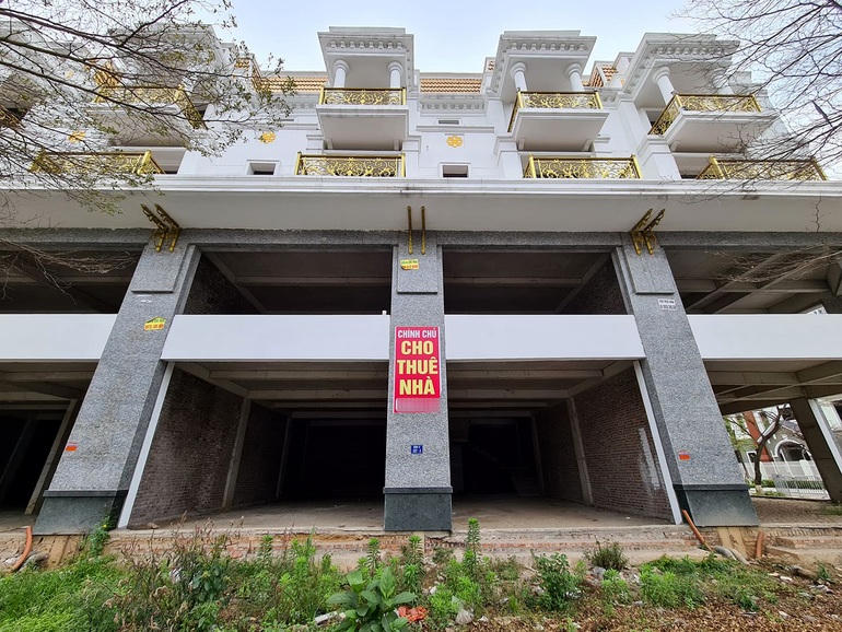 Giá rao cho thuê một căn shophouse mặt đường Lê Trọng Tấn có diện tích 150m2, 4 tầng là 35 triệu đồng/tháng.