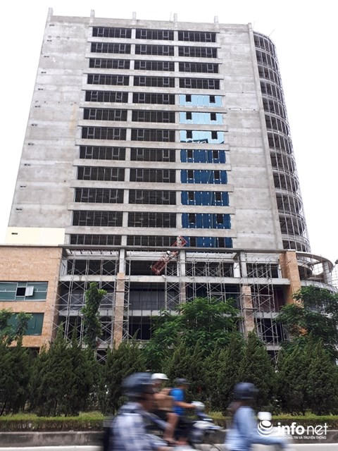 Công ty cổ phần thương mại và phát triển công nghệ Hà Nội mới DHP là nhà thầu phụ để xảy ra vụ tai nạn tại công trình xây dựng Trung tâm thương mại và văn phòng cho thuê trên đường Lê Văn Lương đã xin nhận hoàn toàn trách nhiệm.