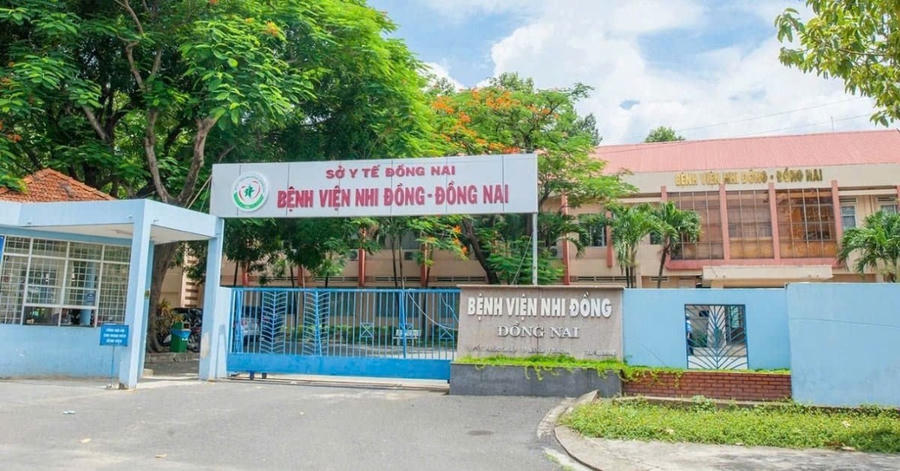 Hiện bé T. đang được điều trị tại khoa Hồi sức tích cực – Chống độc (BV Nhi đồng Đồng Nai), với các phương pháp điều trị tích cực như lọc máu liên tục, thở máy, sử dụng thuốc vận mạch và kháng sinh liều cao.