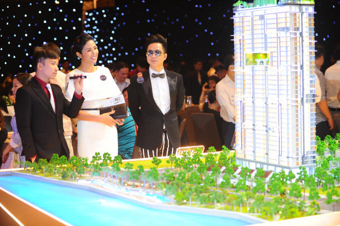 Các Hoa hậu và nghệ sỹ tham dự sự kiện.