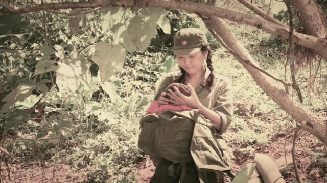 Hành trang lên đường của các cô gái.