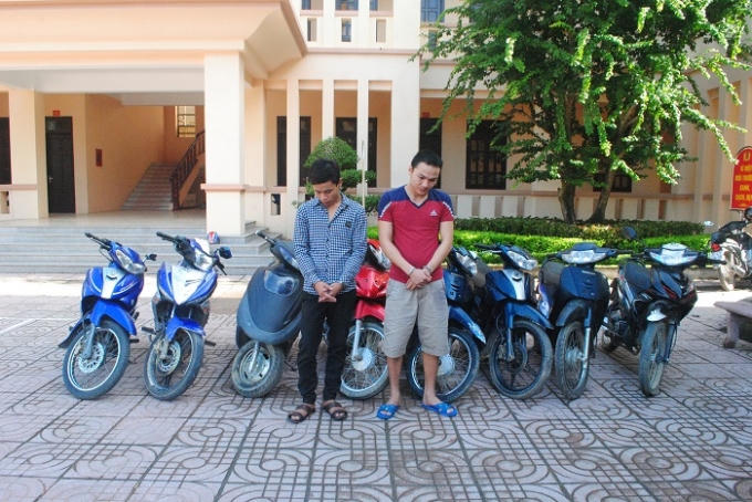 Các đối tượng cùng tang vật trộm cắp bị CA huyện Quỳnh Lưu bắt giữ. Ảnh Duy Ngợi