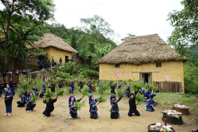Người  Xa Phó còn được gọi là Phù Lá, Lao Pạ, Lao Mạ, Bồ Khô Pạ, Bồ Khô Mạ...