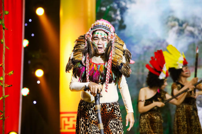 Việt Hương cười không ngừng với Next top model làng hài