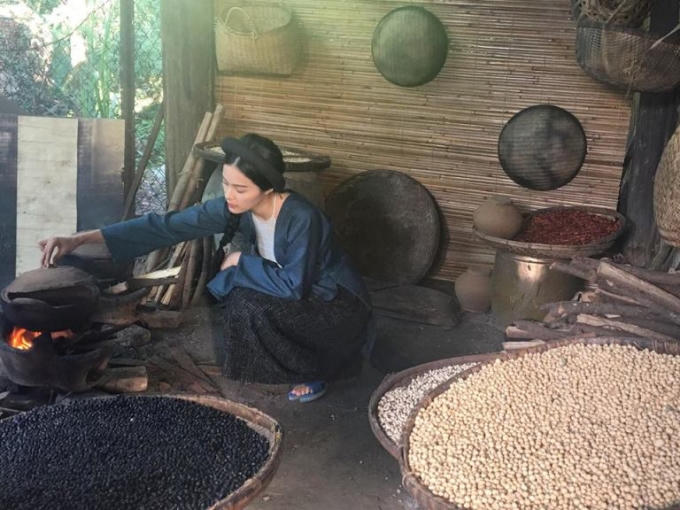 Hạ Vi trông như một cô Tấm đảm đang thực thụ.