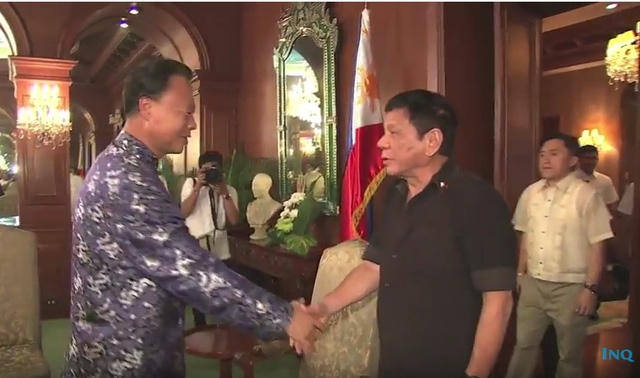 Đại sứ Trung Quốc hội kiếnTổng thống Philippines ngày 7/7. (Ảnh: Inquirer)