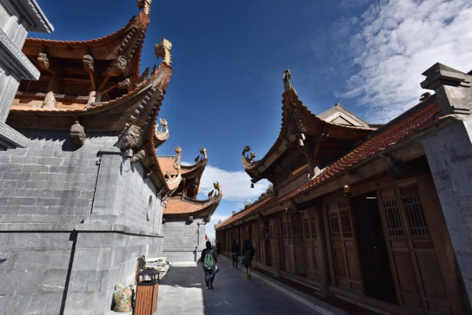 Du ngoạn quần thể tâm linh kì vĩ tại Fansipan