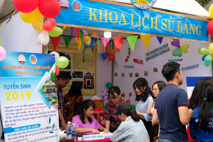 Ng&agrave;y hội Tư vấn tuyển sinh, hướng nghiệp HV B&aacute;o ch&iacute; v&agrave; Tuy&ecirc;n truyền: H&eacute; lộ b&iacute; k&iacute;p &ocirc;n thi m&ocirc;n Năng khiếu b&aacute;o ch&iacute;