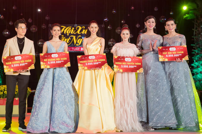 H&agrave; Thu thắng giải mặc đẹp, h&aacute;t cực hay trong Gala mừng xu&acirc;n