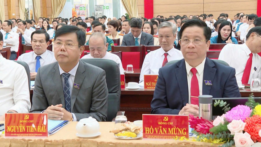 Bí thư Tỉnh ủy An Giang Nguyễn Tiến Hải và Chủ tịch UBND tỉnh An Giang Hồ Văn Mừng tham dự đại hội