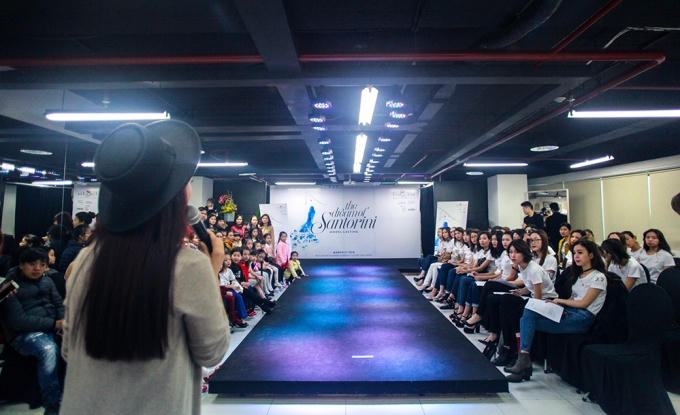 Nghề mẫu: Đằng sau những sải bước trên sàn catwalk