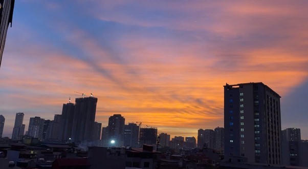 Hoàng hôn phố thị (ảnh: Lê Quyên).