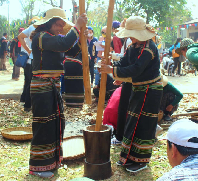 Chuyện quen mà lạ giữa đại ngàn: Tiếng chày ở làng Breng - ảnh 1