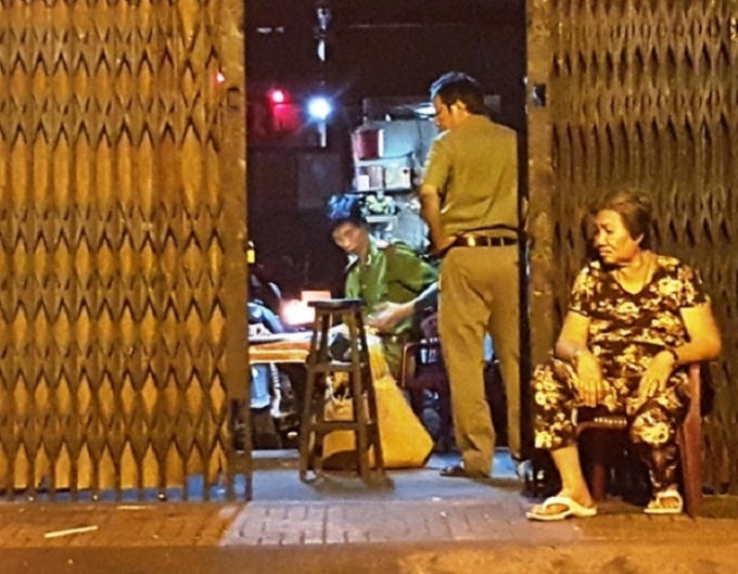 Lấy lời khai của những người liên quan.