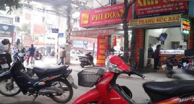 Tiệm vàng nhà ông Phi các nhà chưa đầy 1km.