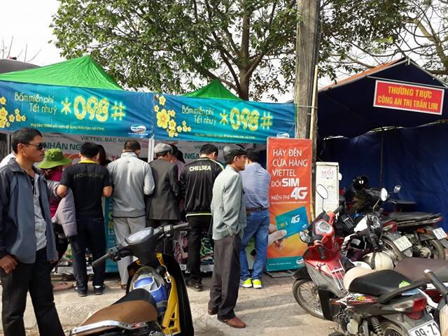 Rất nhiều mặt hàng bày bán.