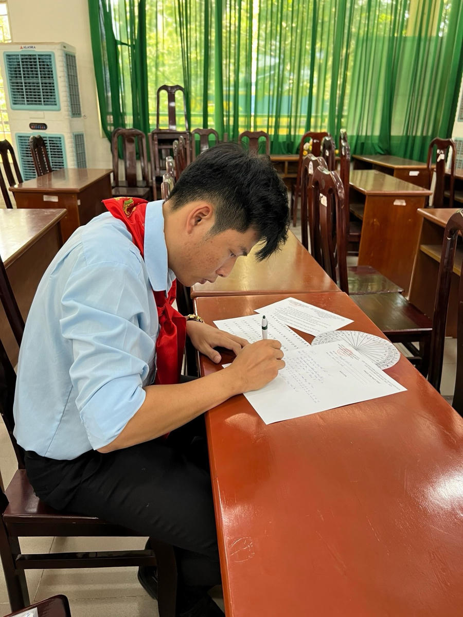 Các thí sinh phải thực hiện 4 phần thi gồm: Sáng kiến kinh nghiệm, kiến thức hiểu biết, thực hành kỹ năng nghiệp vụ công tác và năng khiếu.