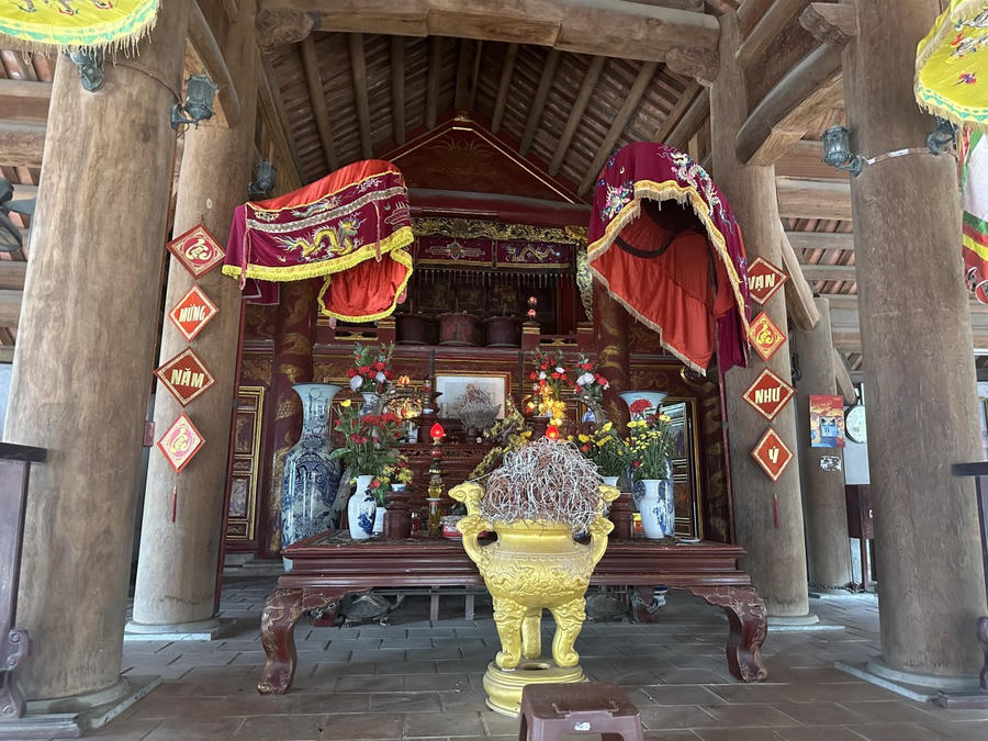 Không gian tâm linh ngôi đình.