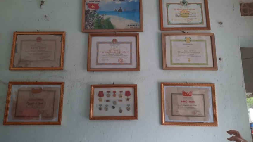 Những tấm huân huy chương của ông Nguyễn Viết Xướng.