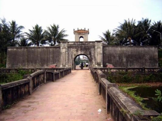 Th&agrave;nh cổ Quảng Trị.