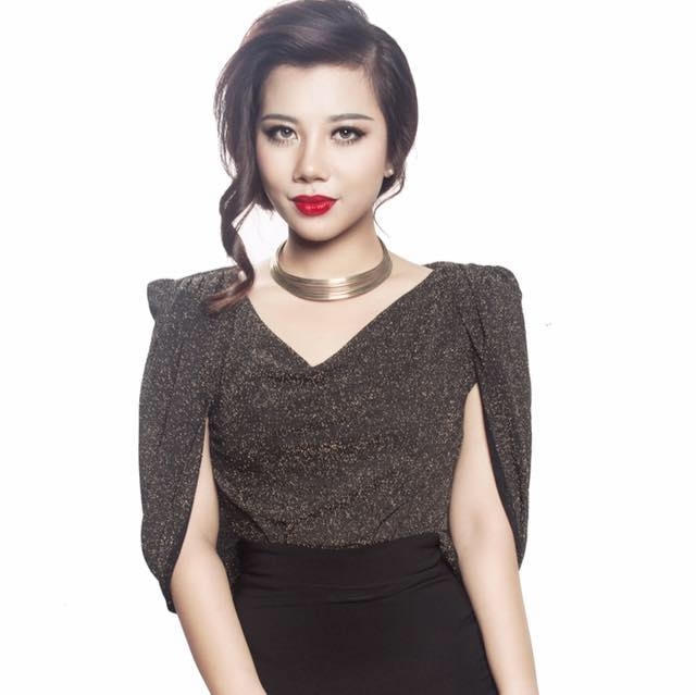 Nữ ca sĩ “vừa ăn vừa hát” háo hức khi được biểu diễn cùng “thầy” trong một show quan trọng và nhiều màu sắc.