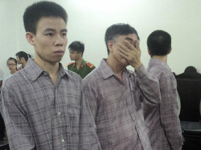 Các bị cáo đã có hành vi thả hàng trăm rắn độc vào khu đô thị.