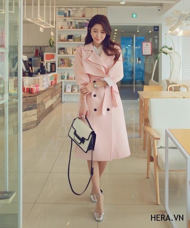 Màu hồng dịu nhẹ, với chiếc đai thắt eo sẽ giúp bạn che mọi khuyết điểm trên cơ thể. Ảnh: Nguồn internet.