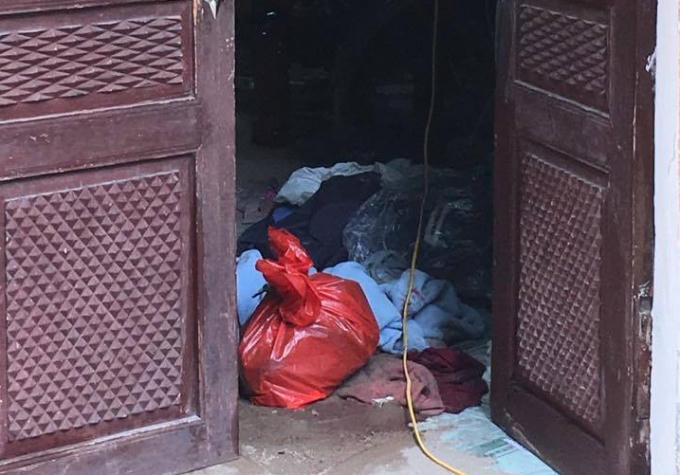 Nhiều đồ đạc trong ngôi nhà bị đảo lộn.