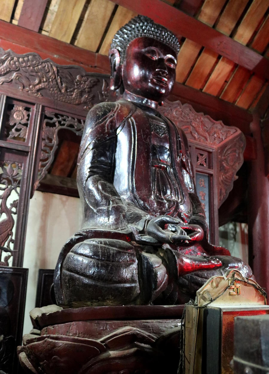 Chùa Giai còn lưu giữ nhiều hiện vật cổ độc đáo.