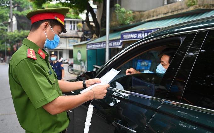 giay-di-duong-ha-noi-16306654817231096249341-0-0-638-1020-crop-16306655012811749683091
