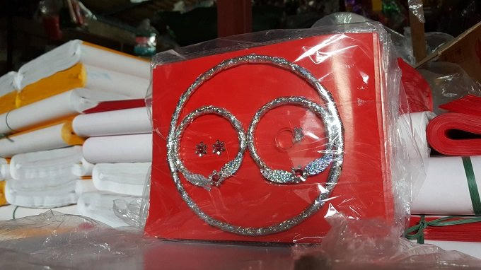 Trang sức tinh xảo phục vụ cho các quý bà, quý cô ở cõi âm.