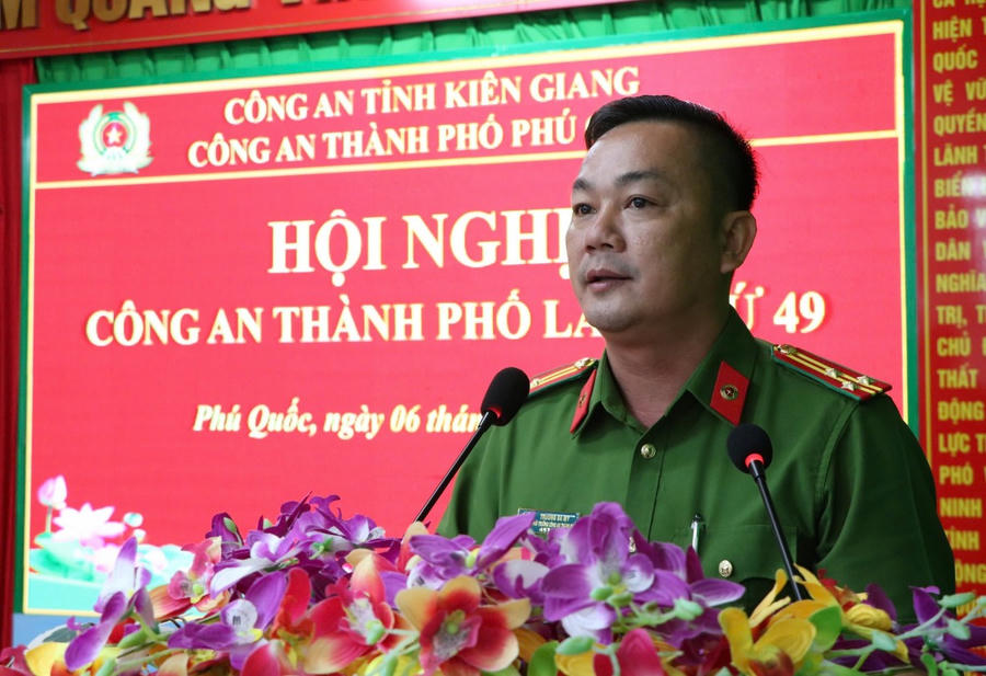 Đại biểu trình bày tham luận