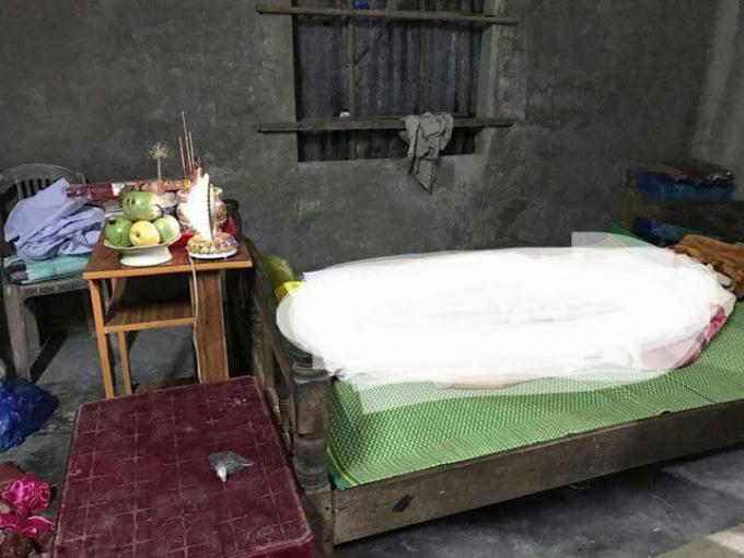 Nạn nhân được người thân đưa về nhà lo hậu sự.