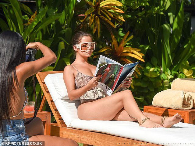 Demi Rose từng chia sẻ, cô vốn đã nổi tiếng từ ngày còn đi học bởi vẻ ngoài bốc lửa