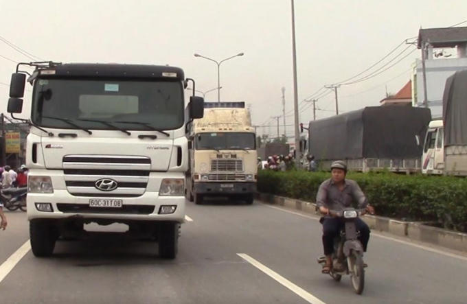 Xe ben đỗ cách hiện trường 1 đoạn hơn 10m.