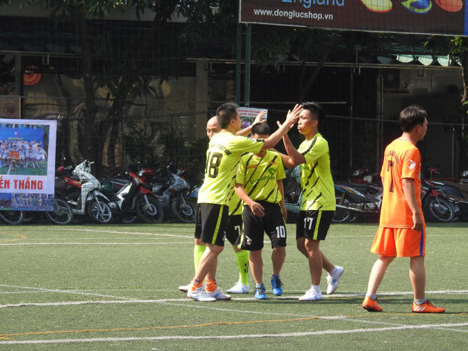 Sỹ Hồng (17) và Minh Hữu (10) của đội PLVN ghi nhiều bàn thắng quan trọng cho đội nhà.