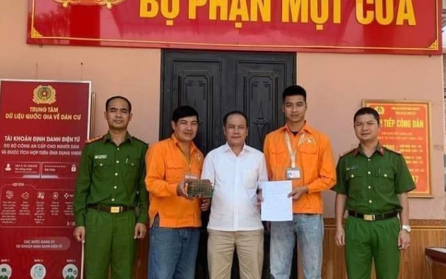 Nhân viên xe buýt trả lại gần 200 triệu do người đi đường đánh rơi