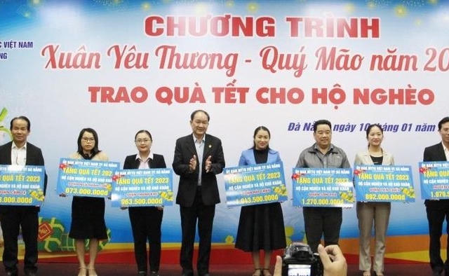 Người nghèo Đà Nẵng nhận 16.429 suất quà Tết