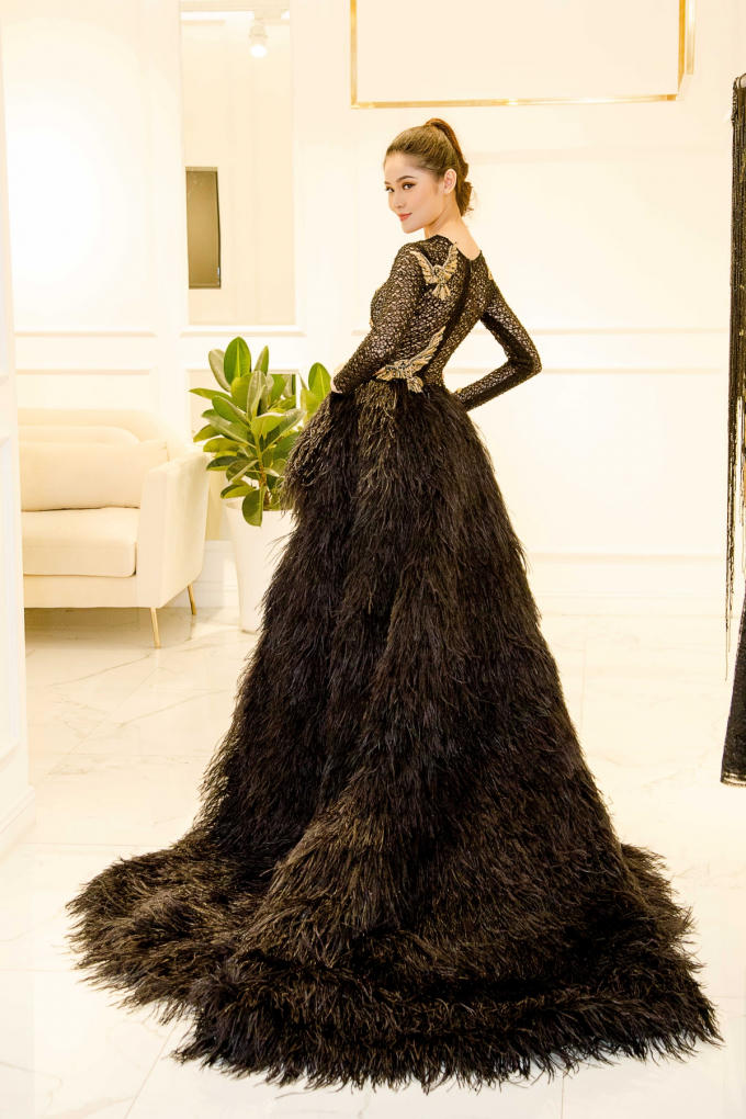 &Aacute; hậu Thuỳ Dung thử trang phục, chuẩn chị cho Hoa hậu Quốc tế 2017