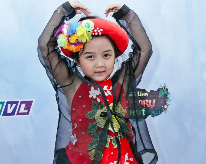 Thí sinh nhí 5 tuổi gây sốt cộng đồng mạng vì những màn hóa vai xuất sắc