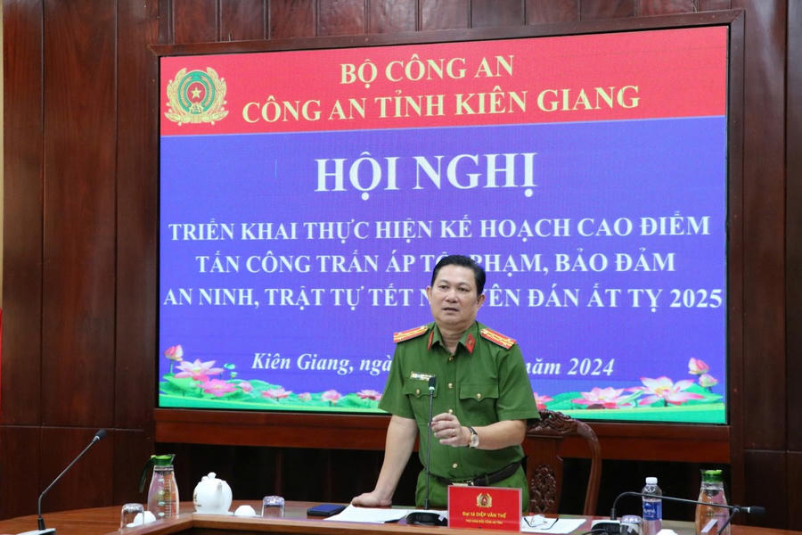 Đại tá Diệp Văn Thế, Phó Giám đốc Công an tỉnh phát biểu tại Hội nghị