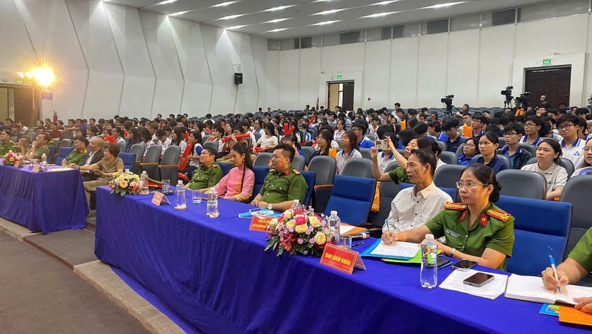 Cuộc thi có sự tham dự của các vị Đại biểu và hàng trăm học sinh, sinh viên. Ảnh: C04