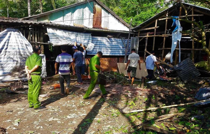 Cơ quan chức năng có mặt ở hiện trường để điều tra nguyên nhân sự việc. (Ảnh: báo Vietnamnet)