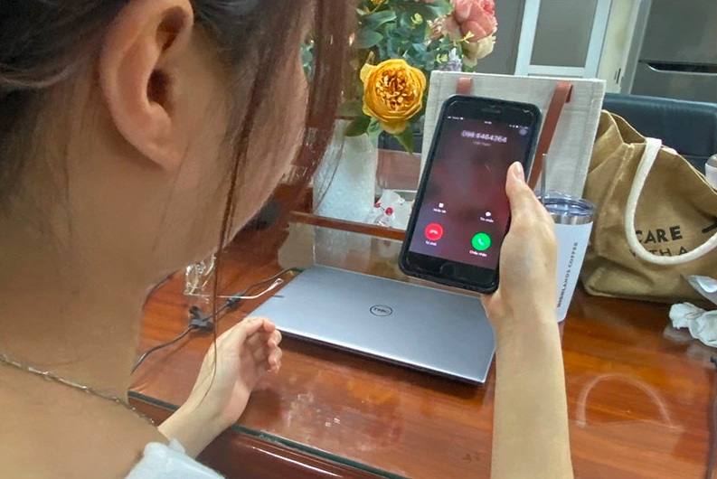 Người phụ nữ bị đối tượng lừa đảo chiếm đoạt 1,3 tỷ đồng khi chuyển tiền cho con gái. Hình ảnh minh hoạ.