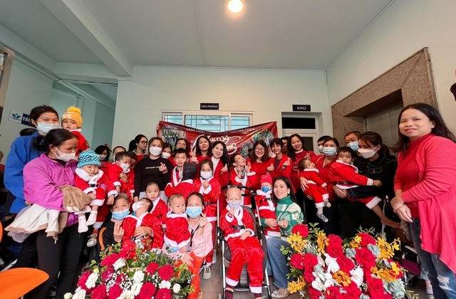 Giáng sinh ấm áp cho những bệnh nhi “thiệt thòi”