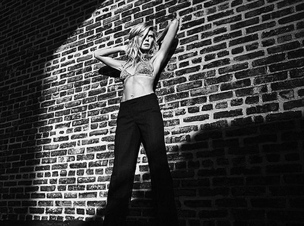 Cô bắt đầu nổi tiếng từ năm 1998 khi xuất hiện trên trang bìa tạp chí Sports Illustrated. Ảnh: Dailymail