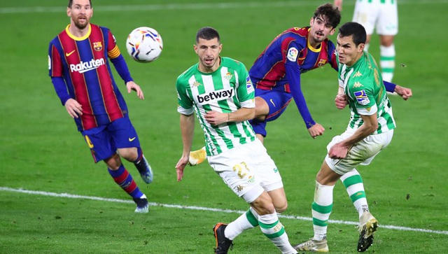 Trincao ấn định chiến thắng 3-2 cho Barcelona