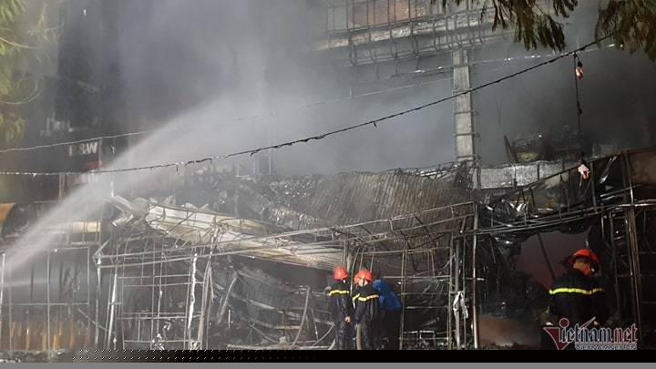 Khu vực trưng bày sản phẩm điện máy bị sập